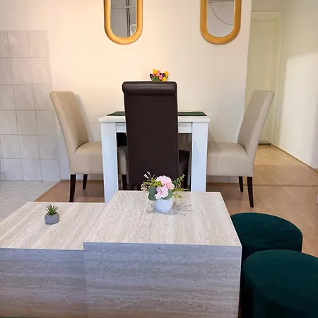 Bonsai Apartment *